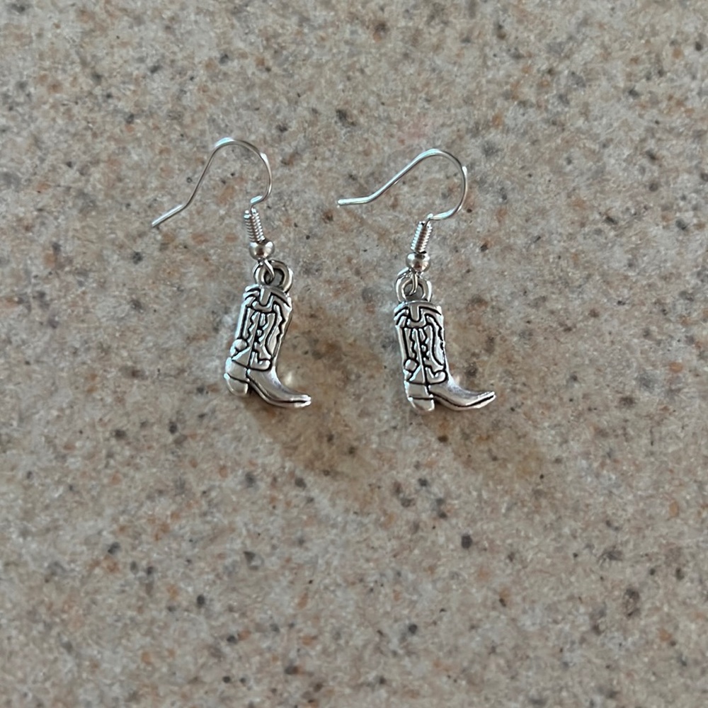 Drop boots earrings